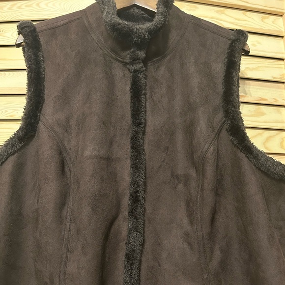 D & Co Faux Suede Fur Vest - Picture 3 of 6